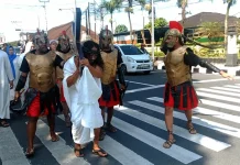 Jumat Agung, Umat Gereja Katholik Santo Ignatius Magelang Ikuti Kirab 1.000 Salib