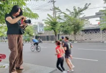 Tren Fotografer Dadakan di Simpang Lima dan Gajah Mada, Bidik Momen Olahraga Warga