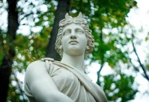 Artemis, Dewi Kesucian dalam Mitologi Yunani