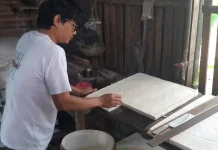 Perajin Tahu Terjepit Harga Kedelai