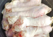 Tips Memilih Kepala Ayam Segar di Pasar