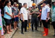Gubernur Tinjau Lokasi Banjir Solo Raya, Air Mulai Surut
