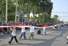 Merah Putih Sepanjang 100 Meter Terbentang di Karnaval Paskah Kota Semarang