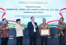 Gubernur Jateng Raih Penghargaan Nasional Program Pengelolaan Sampah