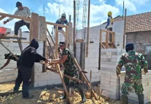 Wujud Nyata Pengabdian, Prajurit TNI Bangun Rumah Layak bagi Warga di Pati