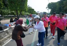 Kejutan Wali Kota Agustina di Simpang Lima: Jadi Momen Banjir Kado untuk Warga