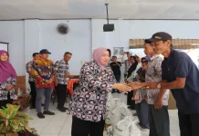 Ribuan Keluarga di Purworejo Terima Bantuan Beras dan Minyak Goreng