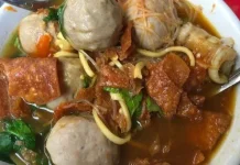 Nikmatnya Semangkuk Bakso Komplit