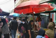 Keramaian Aktivitas Jual Beli Pasar Tradisional