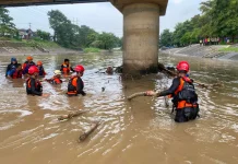 Tim SAR Hentikan Sementara Pencarian Korban Hanyut di Banjir Kanal Barat