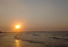 Menikmati Senja di Pantai Ala Gen Z