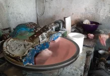 Geliat Tradisi: Ramai Antre Giling Bakso Qurban