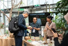 ParagonCorp Angkat Kisah Petani Nilam Sulawesi di Forum Global London