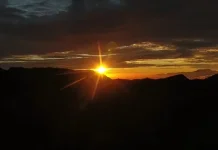Pesona Siluet Pagi di Gunung Bromo