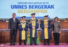 Unnes Berikan Penghargaan Upakarti Dharmakarya Pranata Buana kepada Menteri PPN
