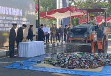 Peringati HUT Tiga Institusi, Satpol PP Purworejo Musnahkan 2.472 Botol Miras