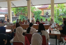 Belajar Toleransi, Komunitas Puspaloka Eksplorasi Pura Agung Giri Natha