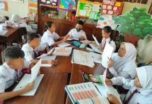 Gawai Jadi Tantangan, Sekolah Berjuang Bangun Budaya Literasi Anak di Era Digital