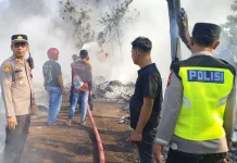 Api Melalap Lahan Penimbunan Limbah Plastik di Kudus, 4 Unit Damkar Dikerahkan