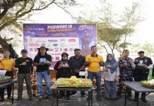 HUT ke-80 Bhayangkara, Polres Purworejo Bersihkan Pantai Dewaruci dan Lepas Tukik