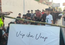 Tradisi Buka Luwur Sunan Kudus, Ribuan Warga Rela Antre Demi Nasi Jangkrik