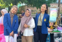 Laris Manis, Pedagang Arum Manis Boneka Raup Untung di CFD Semarang