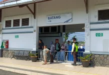 Kereta Api Masih Jadi Primadona, Stasiun Batang Ramai Penumpang Selama Liburan