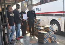 Polisi Sita Ribuan Botol Arak Bali dari Bus Antarkota di Juwana
