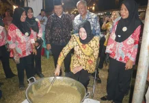 Festival Bubur Suro Naik Kelas, UMKM Ramaikan Panggung Ekonomi Syariah Pekalongan