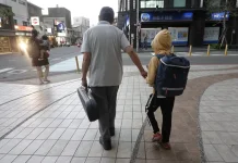 Pentingnya Peran Ayah di Hari Pertama Sekolah