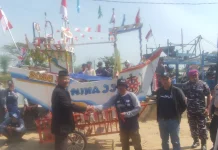 Ratusan Perahu Ramaikan Tradisi Sedekah Laut di Perairan Bandengan Kendal