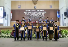Undip Lepas Lima Guru Besar Terbaik dalam Upacara Purna Adi Cendekia