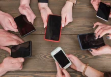 Phone Stacking, Solusi Mengurangi Distraksi saat Berkumpul