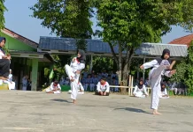 Atraksi Silat Meriahkan Pengenalan Ekstrakurikuler di MPLS SMPN 4 Batang