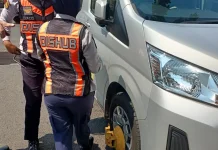 Dishub Kota Semarang Tindak Kendaraan Parkir Melanggar Aturan
