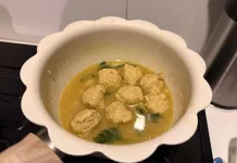 Resep Bakso Ayam dengan Kuah Kuning untuk MPASI