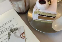 Membaca Buku di Coffee Shop Kian Diminati Anak Muda