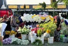 Aktivitas Pagi Hari di Pasar Bunga