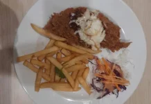Sensasi Nikmatnya Makan Chicken Steak dengan Kentang Goreng