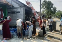 Musim Kemarau, Polsek Klambu Bantu Warga Kandangrejo Atasi Krisis Air Bersih