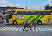 no na Sulap Terminal Jadi Panggung Dance Practice "honk!"