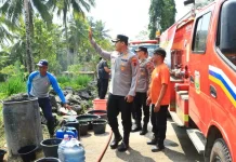 Kekeringan, Polres Wonosobo Salurkan 10.000 Liter Air Bersih untuk Warga Sumberejo