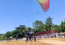 Atlet Paralayang dari Swiss dan India Ikut Kejuaraan Paralayang Bupati Kendal Cup