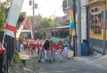 Semarak HUT RI, Beragam Kostum Meriahkan Jalan Sehat Warga Sekaran Semarang