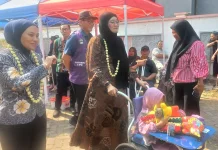 Disabilitas Muria Raya Mendapatkan Bantuan Kaki Palsu dan Kursi Roda