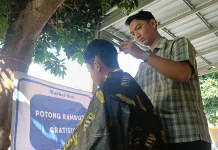 Kembangkan Usaha Barber Keliling, Pemuda di Batang Layani Siswa Difabel