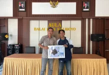 Mahasiswa KKN Undip Serahkan Peta Informasi dan Fasilitas Desa Kaliboyo