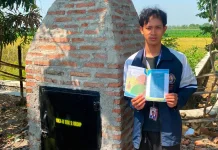 Mahasiswa KKN Undip Serahkan Panduan Rocket Stove, Solusi Tangani Limbah Triplek
