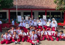 Dari Daun Menjadi Karya, KKN Undip Ajak Siswa SD Rejosari Berkreasi Lewat Ecoprint