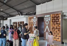 MEN to the Left, WOMEN are Always Right”, Petunjuk Toilet di Stasiun Semarang Tawang